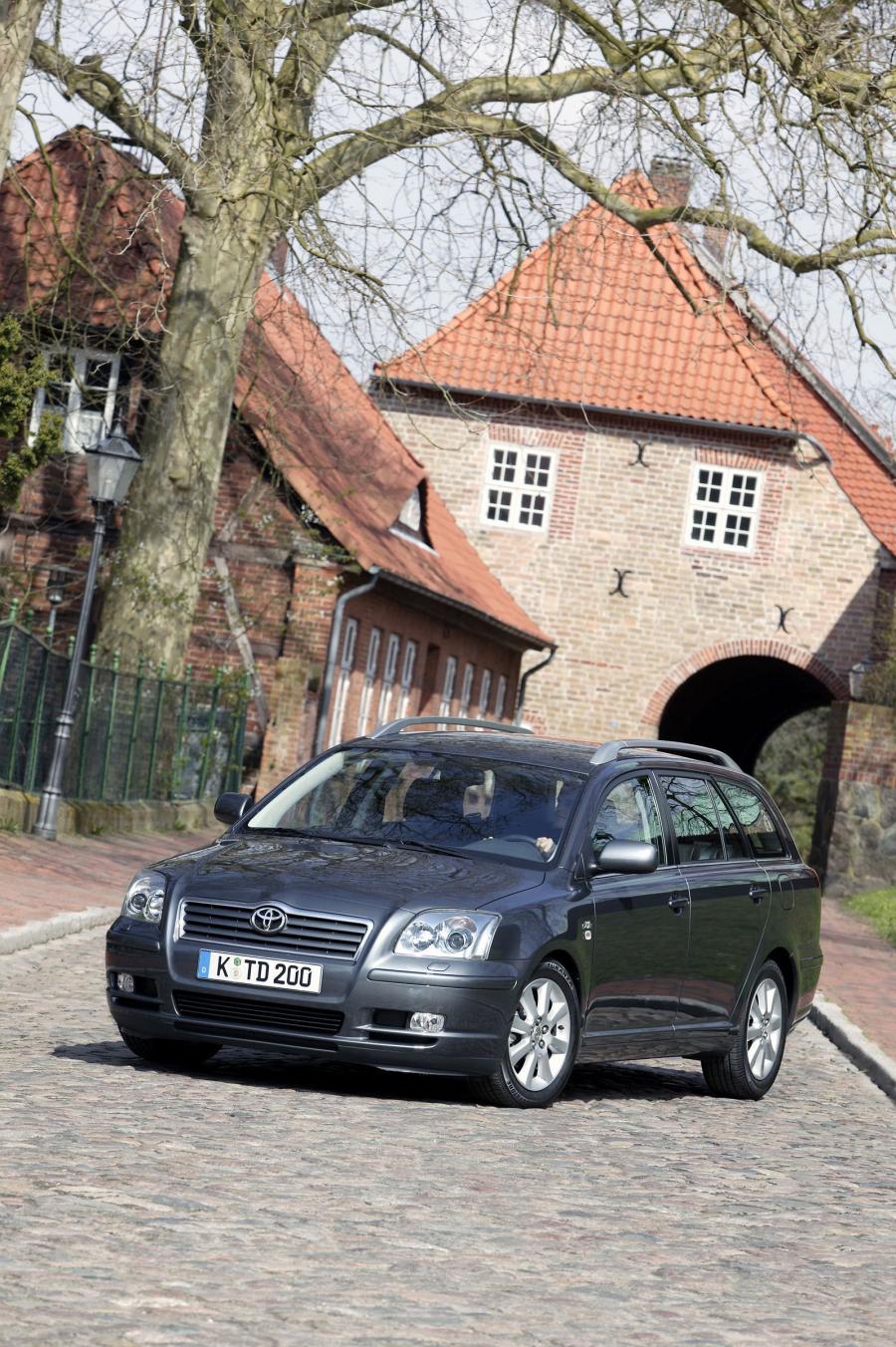  Toyota Avensis Wagon 2003 года  (фото 8 из 76)